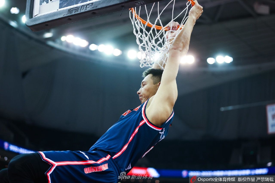 [CBA]上海101-108不敌广东 胡明轩20分徐杰15+6